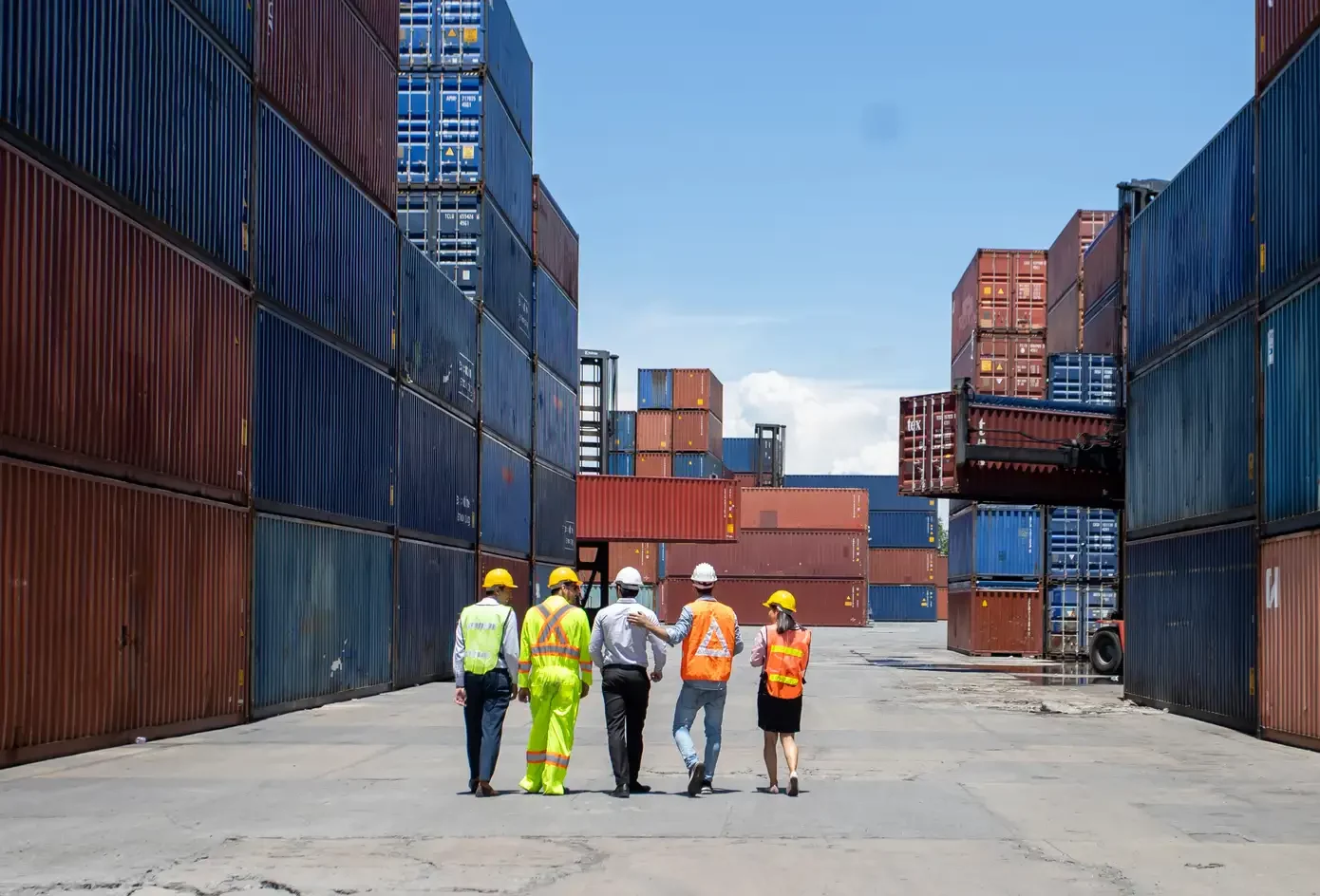 Equipe de travail sur la zône portuaire
